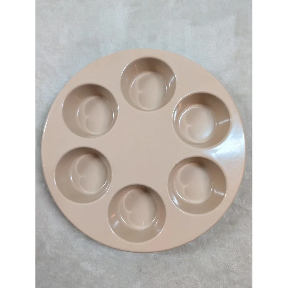 Nordic Ware Vintage Microwave Egg Poacher Muffin Pan 6 Cup Almond PM447-T1 USA